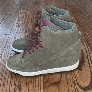 Nike sky high dunk sneakers size 6 women